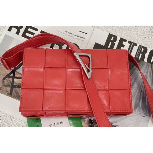 Bottega Veneta Cassette cross-body bag in Red Intreccio leather