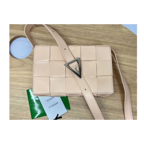 Bottega Veneta Cassette cross-body bag in Pink Intreccio leather