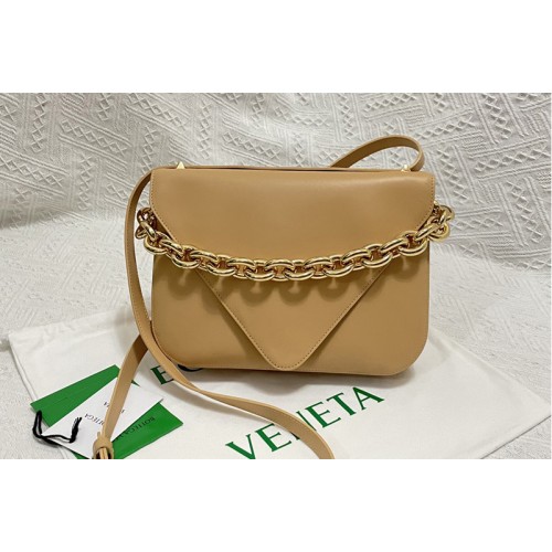 Bottega Veneta Mount Leather envelope bag in Almond Leather Bottega Veneta Mount Leather envelope bag in Almond Leather