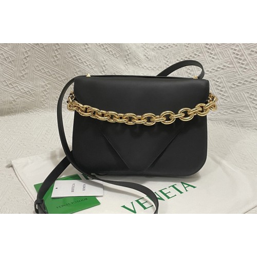 Bottega Veneta Mount Leather envelope bag in Black Leather