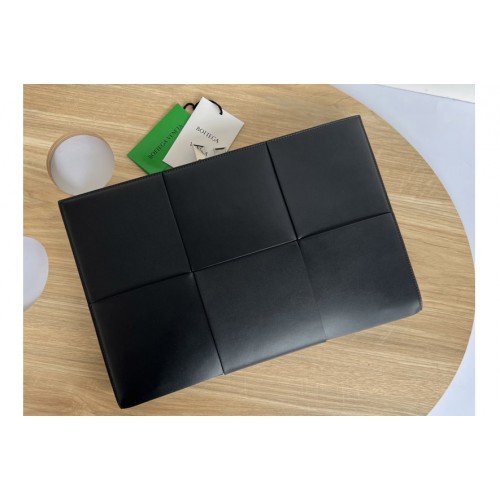 Bottega Veneta Intrecciato leather briefcase bag in Black Intreccio leather