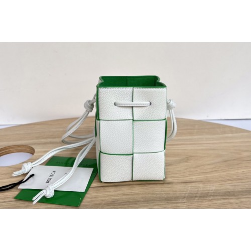 Bottega Veneta Mini Cassette bucket bag in White Green Leather Bottega Veneta Mini Cassette bucket bag in White Green Leather
