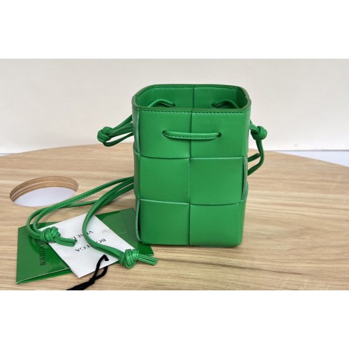 Bottega Veneta Cassette Mini intreccio leather cross-body bucket bag in Green Leather Bottega Veneta Cassette Mini intreccio leather cross-body bucket bag in Green Leather