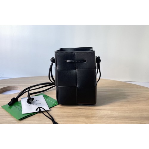Bottega Veneta Cassette Mini intreccio leather cross-body bucket bag in Black Leather Bottega Veneta Cassette Mini intreccio leather cross-body bucket bag in Black Leather