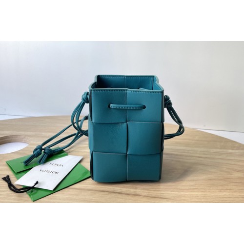 Bottega Veneta Cassette Mini intreccio leather cross-body bucket bag in Blue Leather Bottega Veneta Cassette Mini intreccio leather cross-body bucket bag in Blue Leather