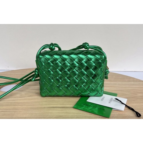 Bottega Veneta Mini Loop intrecciato leather crossbody bag in Green Leather Bottega Veneta Mini Loop intrecciato leather crossbody bag in Green Leather