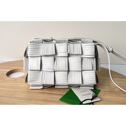 Bottega Veneta Cassette Fringed intreccio leather cross-body bag on White Leather Bottega Veneta Cassette Fringed intreccio leather cross-body bag on White Leather