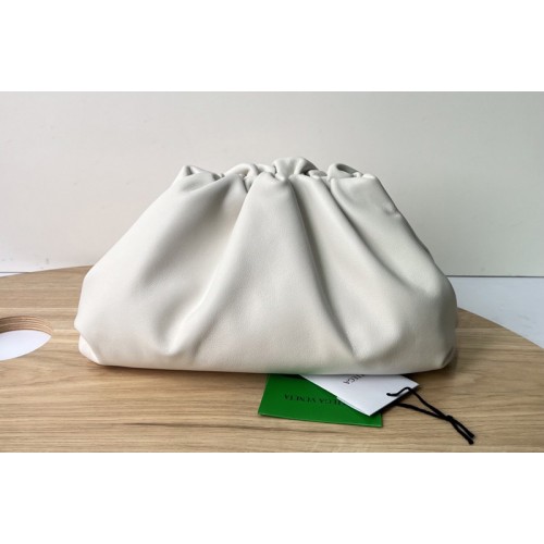 Bottega Veneta Teen leather clutch in White Calfskin