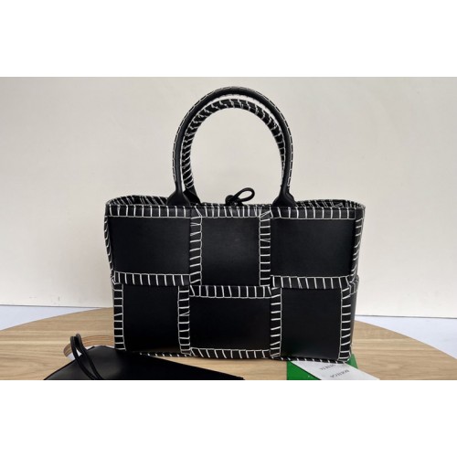 Bottega Veneta Small Arco intreccio leather tote bag in Black Leather Bottega Veneta Small Arco intreccio leather tote bag in Black Leather