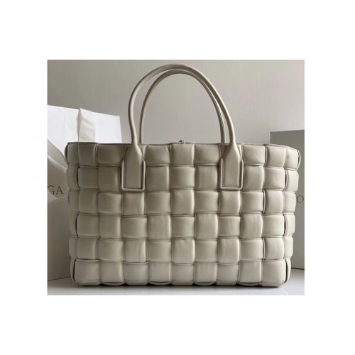 Bottega Veneta Maxi Intreccio Big Tote Bag in White Lambskin leather Bottega Veneta Maxi Intreccio Big Tote Bag in White Lambskin leather