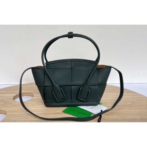 Bottega Veneta BV Arco 29 Mini intreccio slouchy leather bag in Green Leather