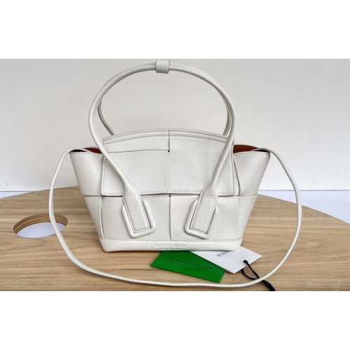Bottega Veneta BV Arco 29 Mini intreccio slouchy leather bag in White Leather