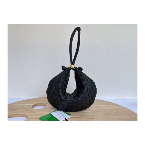 Bottega Veneta Turn Medium intrecciato leather pouch with adjustable strap in Black Leather