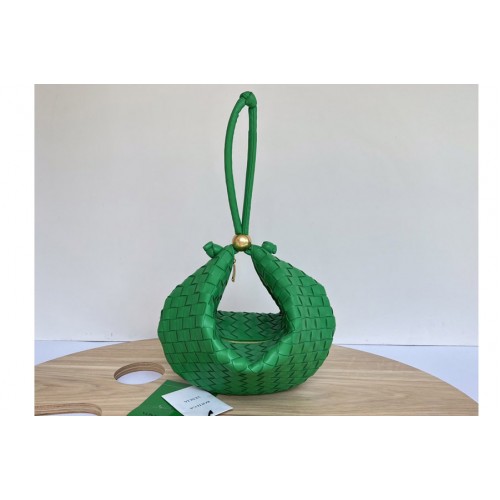 Bottega Veneta Turn Medium intrecciato leather pouch with adjustable strap in Green Leather