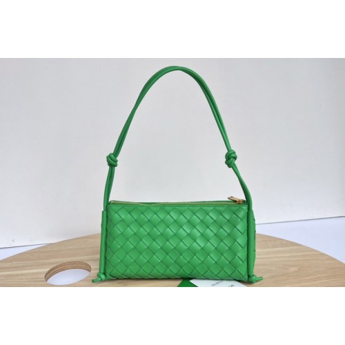 Bottega Veneta Pouch With Strap in Green intrecciato leather Bottega Veneta Pouch With Strap in Green intrecciato leather