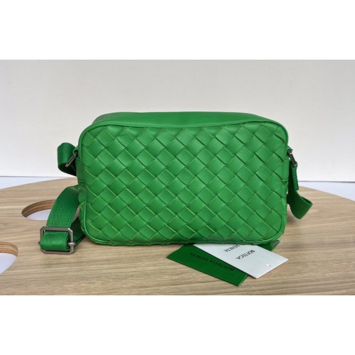 Bottega Veneta Classic Intrecciato leather cross-body bag in Green Intrecciato leather Bottega Veneta Classic Intrecciato leather cross-body bag in Green Intrecciato leather