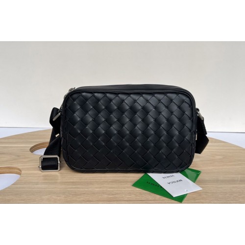 Bottega Veneta Classic Intrecciato leather cross-body bag in Black Intrecciato leather