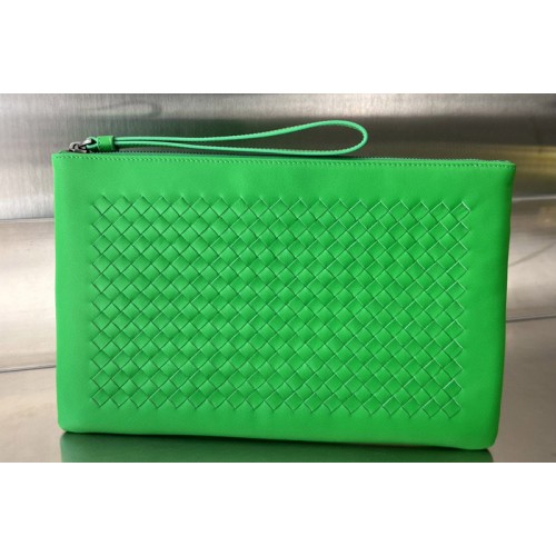 Bottega Veneta Pouch Bag in Green Leather Bottega Veneta Pouch Bag in Green Leather
