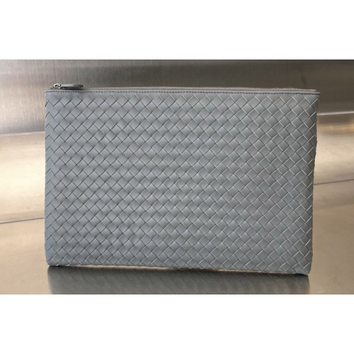 Bottega Veneta Pouch Bag in Gray Leather Bottega Veneta Pouch Bag in Gray Leather