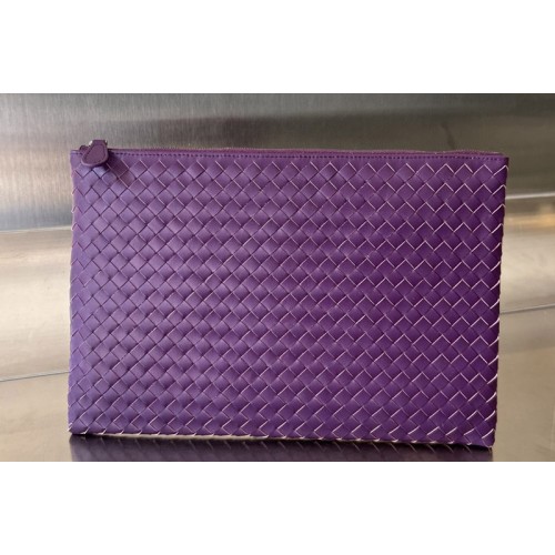 Bottega Veneta Pouch Bag in Purple Leather Bottega Veneta Pouch Bag in Purple Leather