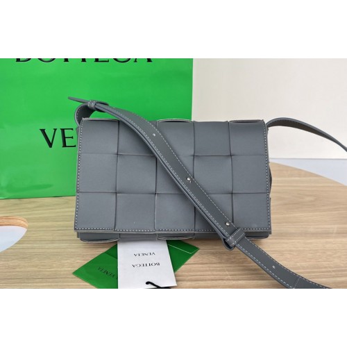 Bottega Veneta Cassette cross-body bag in Gray Leather