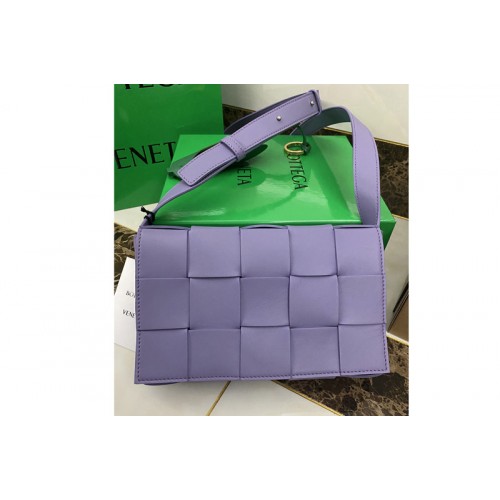 Bottega Veneta Cassette cross-body bag in Purple double-face maxi weave