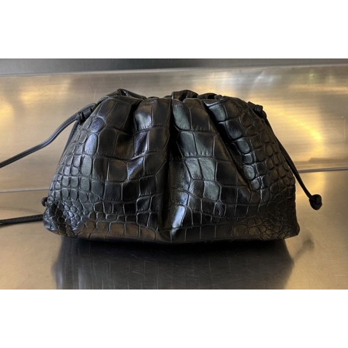 Bottega Veneta Mini Pouch clutch with strap in Black Leather Bottega Veneta Mini Pouch clutch with strap in Black Leather