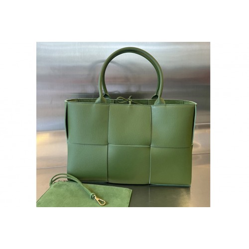 Bottega Veneta Medium Arco Tote Bag in Avocado Leather Bottega Veneta Medium Arco Tote Bag in Avocado Leather
