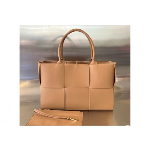 Bottega Veneta Medium Arco Tote Bag in Light Brown Leather Bottega Veneta Medium Arco Tote Bag in Light Brown Leather
