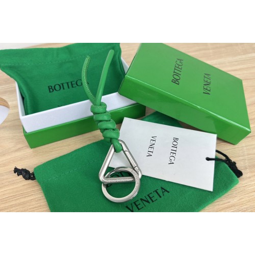 Bottega Veneta Triangle Key Ring in Green