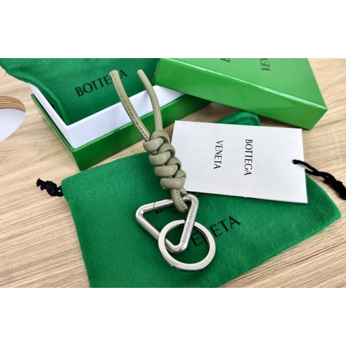 Bottega Veneta Triangle Key Ring in Green