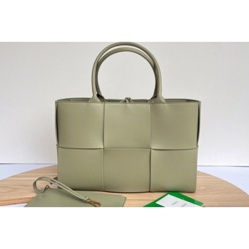 Bottega Veneta Arco Mini tote bag in Green Intrecciato Nappa leather Bottega Veneta Arco Mini tote bag in Green Intrecciato Nappa leather
