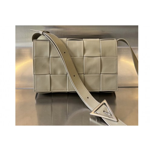 Bottega Veneta Medium Cassette Bag in Grey Leather Bottega Veneta Medium Cassette Bag in Grey Leather