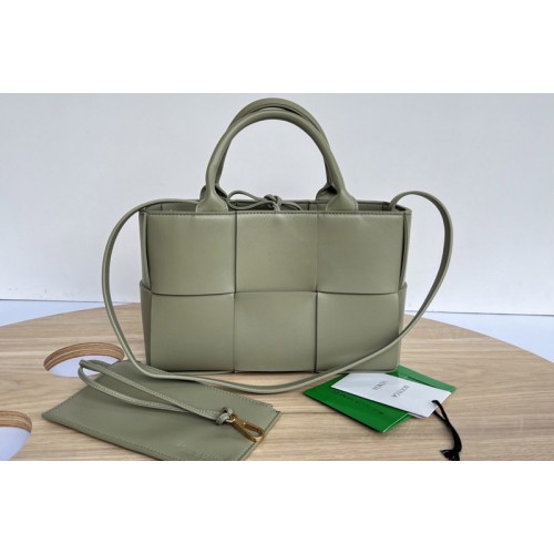 Bottega Veneta Mini Arco Tote Bag in Green intreccio grained leather Bottega Veneta Mini Arco Tote Bag in Green intreccio grained leather