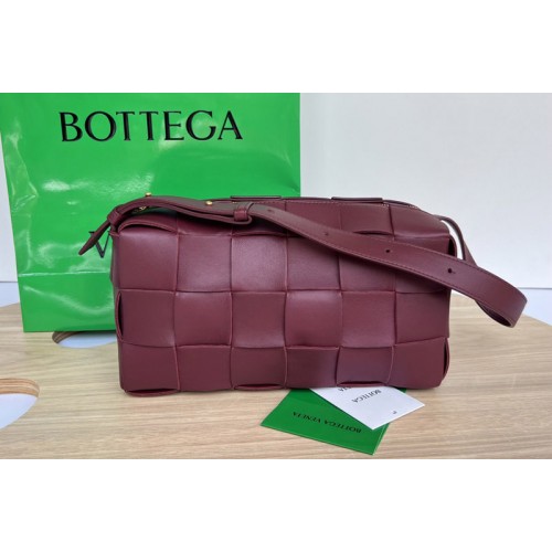 Bottega Veneta Brick Cassette shoulder bag in Bordeaux Intreccio leather