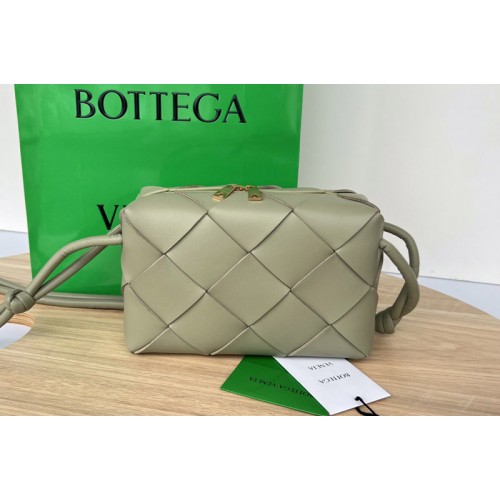 Bottega Veneta Small Cassette Camera Bag in Travertine intreccio leather