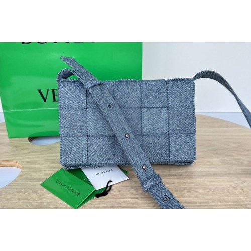 Bottega Veneta Cassette cross-body bag in Blue Intreccio washed denim