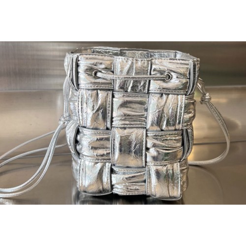 Bottega Veneta Small Cassette Bucket Bag in Silver Leather Bottega Veneta Small Cassette Bucket Bag in Silver Leather