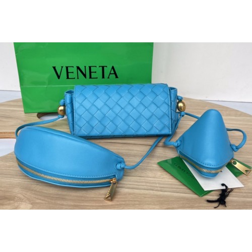Bottega Veneta Pouch On Strap in Blue Intrecciato leather Bottega Veneta Pouch On Strap in Blue Intrecciato leather