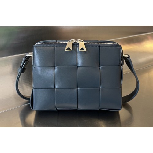 Bottega Veneta Cassette Camera Bag In Navy Blue Leather Bottega Veneta Cassette Camera Bag In Navy Blue Leather