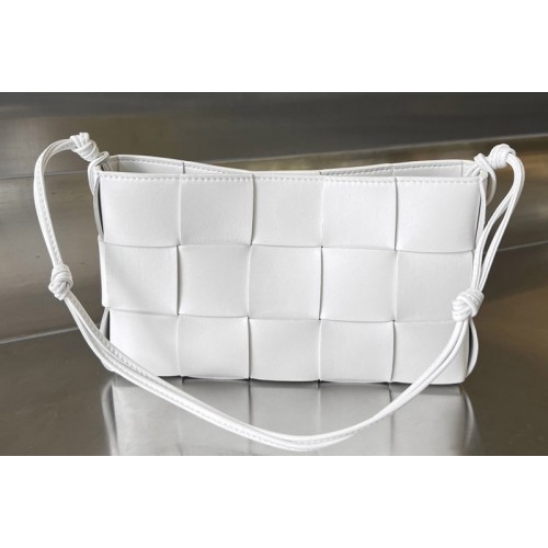 Bottega Veneta Cassette Pouch On Strap Bag In White Leather Bottega Veneta Cassette Pouch On Strap Bag In White Leather