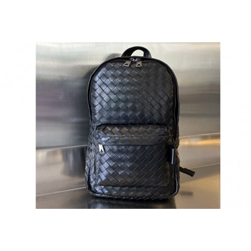 Bottega Veneta Small Intrecciato Backpack In Black Leather