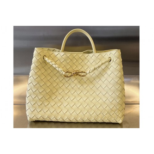 Bottega Veneta Medium Andiamo Bag in Ice-Cream Leather Bottega Veneta Medium Andiamo Bag in Ice-Cream Leather