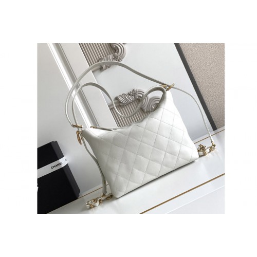 Chanel Small Hobo Bag in White Leather Chanel Small Hobo Bag in White Leather