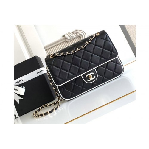 Chanel Flap Bag in Black Leather