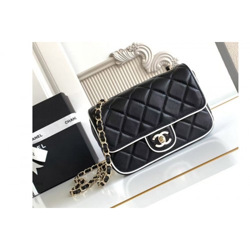 Chanel Flap Bag in Black Leather