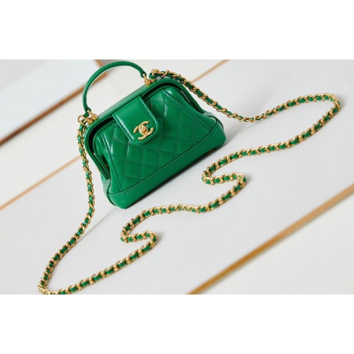 Chanel Mini Bag With Top Handle in Green Leather