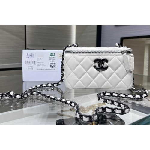 Chanel AP3905 Clutch With Chain in White Leather