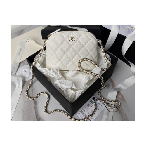 Chanel AP4000 Classic clutch with chain in White Leather Chanel AP4000 Classic clutch with chain in White Leather