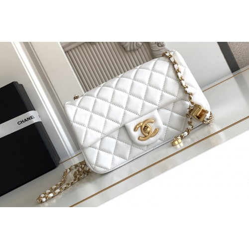 Chanel Mini Flap Bag in White Leather Chanel Mini Flap Bag in White Leather